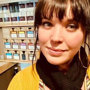 Meet your Posher, Raquel